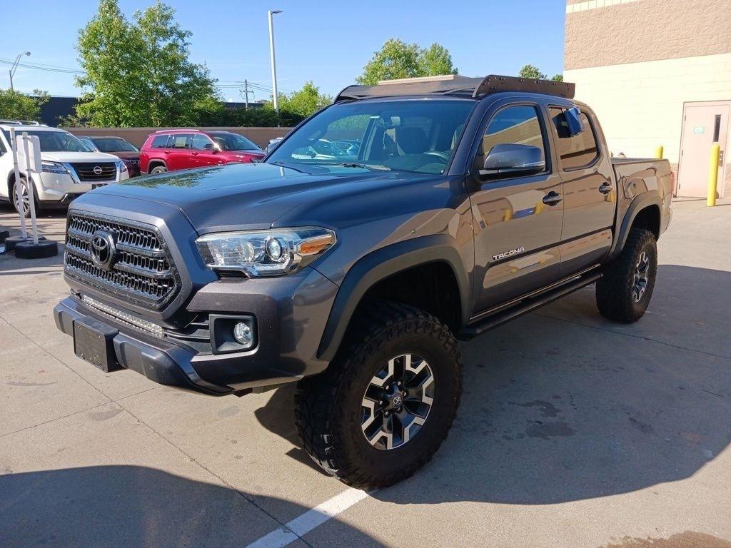 Toyota Tacoma TRD Off Road Double Cab 5' Bed V6 4x4 MT (Natl) 2017