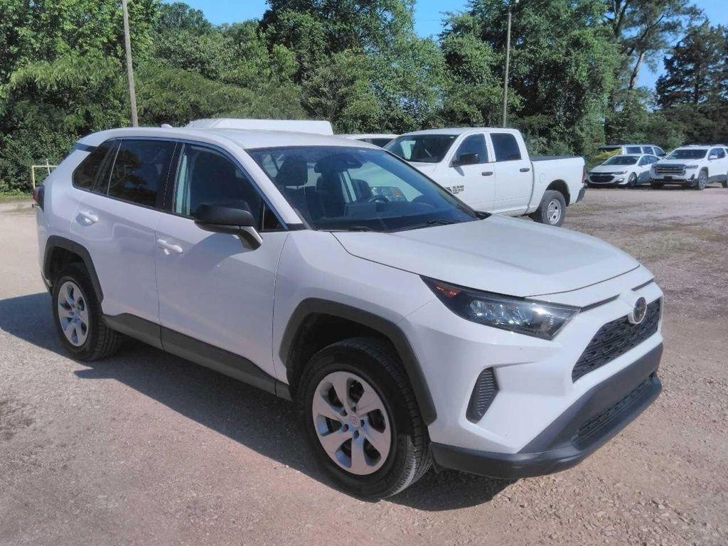 Toyota RAV4 LE FWD (Natl) 2022