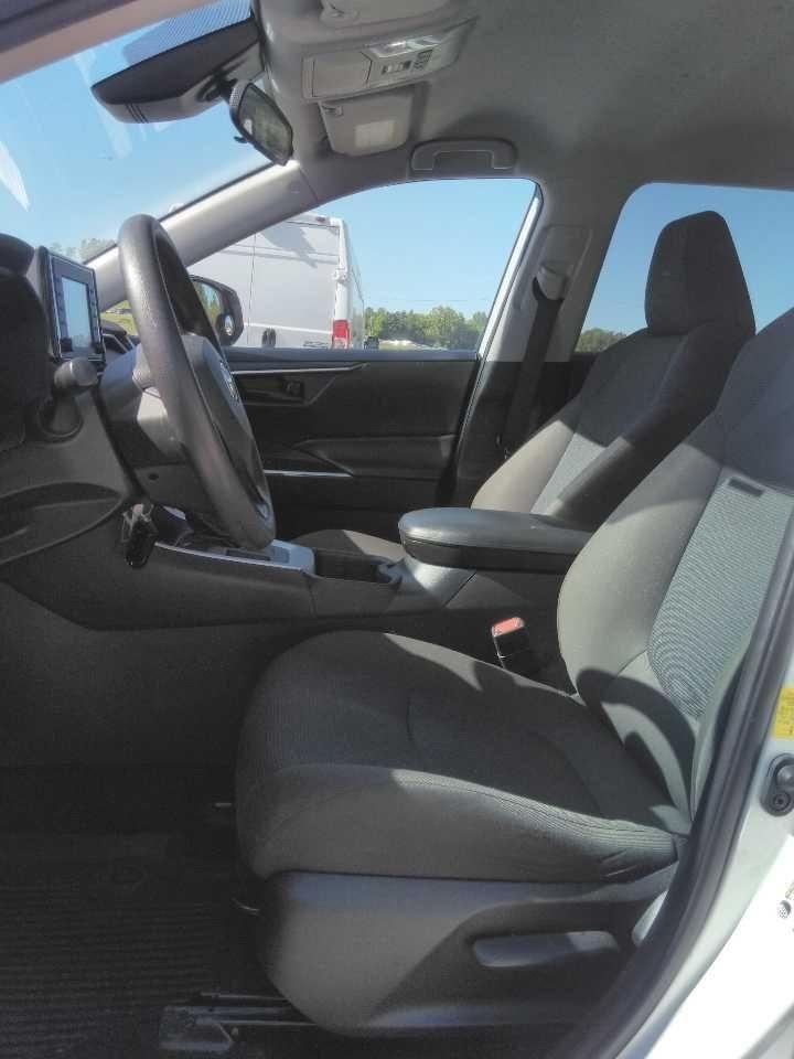 Toyota RAV4 LE FWD (Natl) 2022
