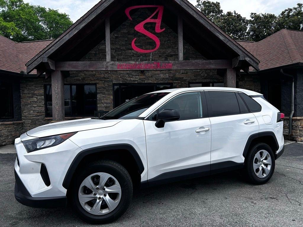 Toyota RAV4 LE FWD (Natl) 2022