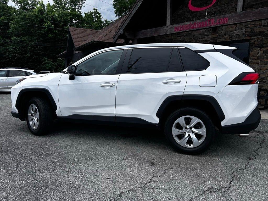 Toyota RAV4 LE FWD (Natl) 2022