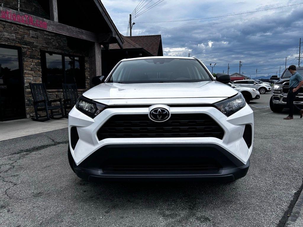Toyota RAV4 LE FWD (Natl) 2022