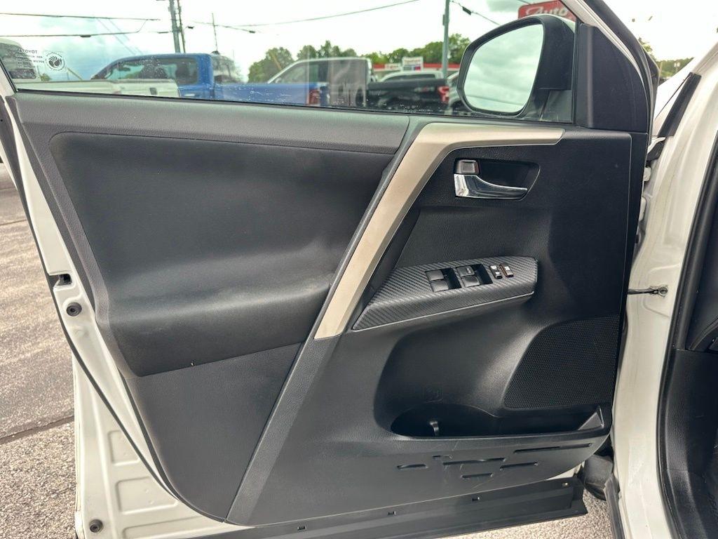 Toyota RAV4 FWD 4dr XLE (Natl) 2015