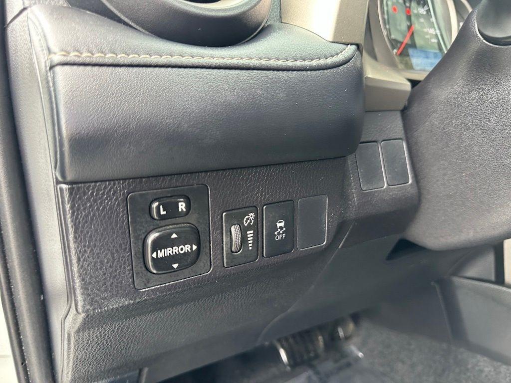 Toyota RAV4 FWD 4dr XLE (Natl) 2015
