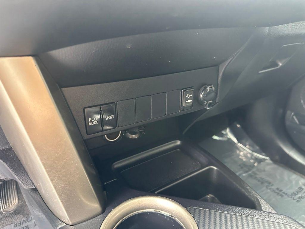 Toyota RAV4 FWD 4dr XLE (Natl) 2015