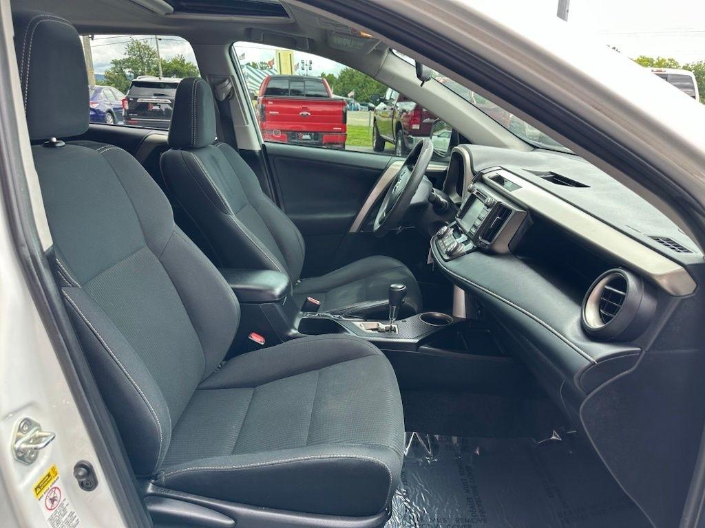Toyota RAV4 FWD 4dr XLE (Natl) 2015