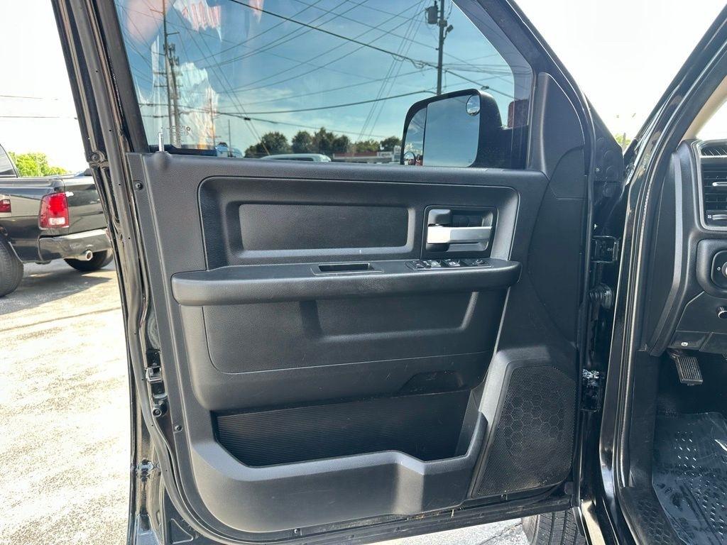 RAM 3500 Chassis Cab Tradesman 4WD Crew Cab 60" CA 172.4" WB 2019