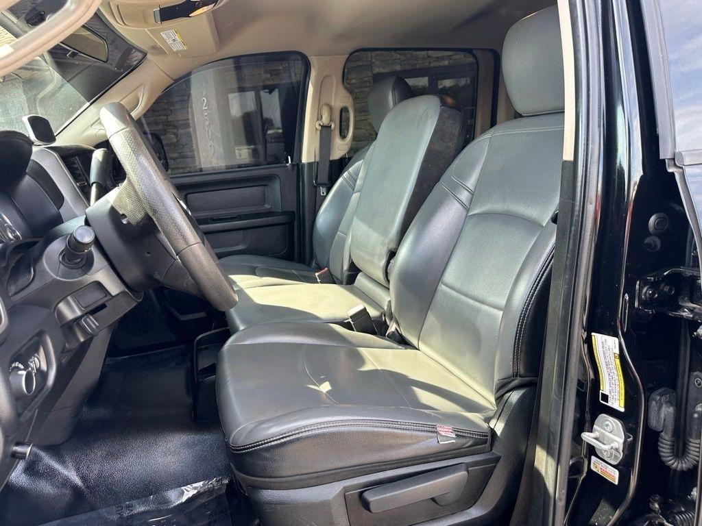 RAM 3500 Chassis Cab Tradesman 4WD Crew Cab 60" CA 172.4" WB 2019