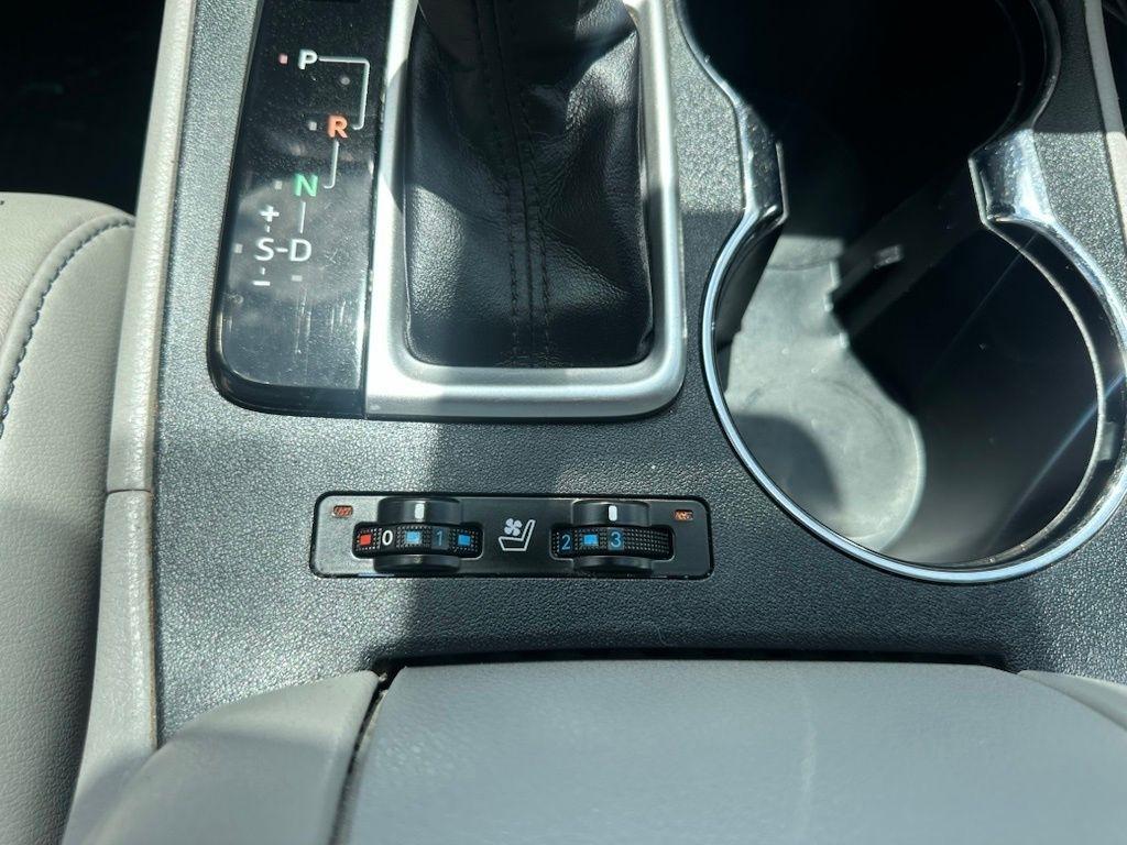 Toyota Highlander Limited V6 AWD (Natl) 2017