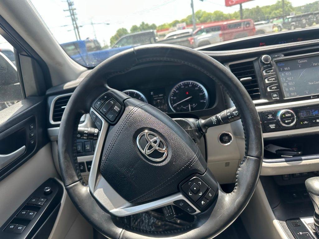 Toyota Highlander Limited V6 AWD (Natl) 2017