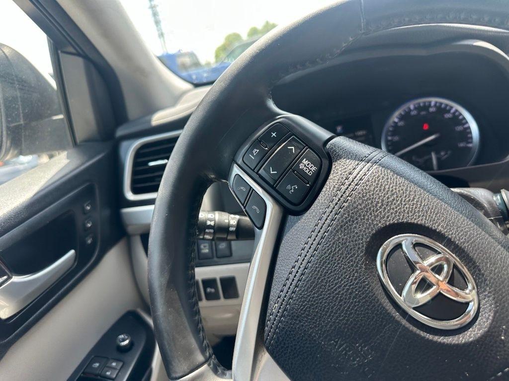 Toyota Highlander Limited V6 AWD (Natl) 2017