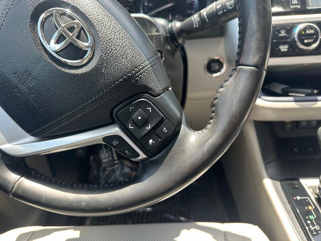 Toyota Highlander Limited V6 AWD (Natl) 2017