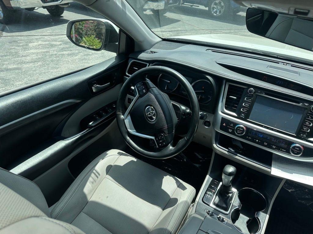Toyota Highlander Limited V6 AWD (Natl) 2017