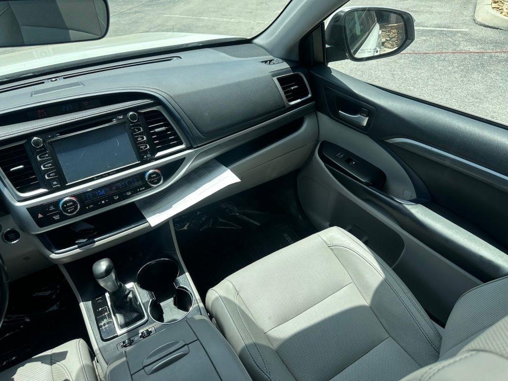 Toyota Highlander Limited V6 AWD (Natl) 2017