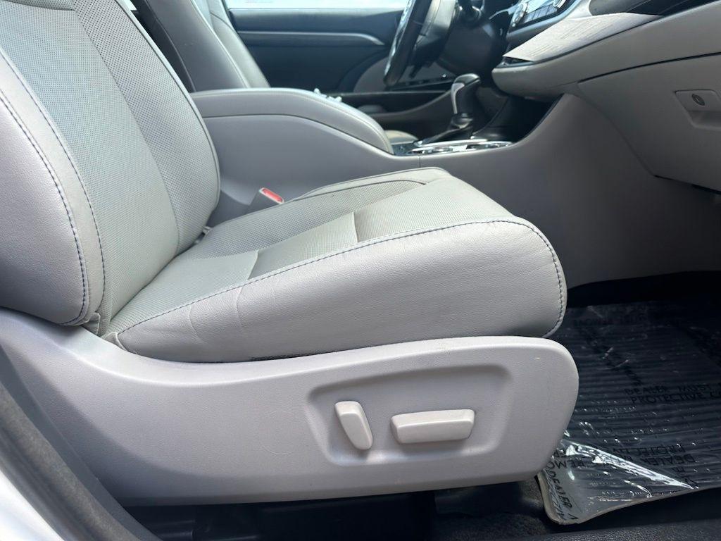 Toyota Highlander Limited V6 AWD (Natl) 2017