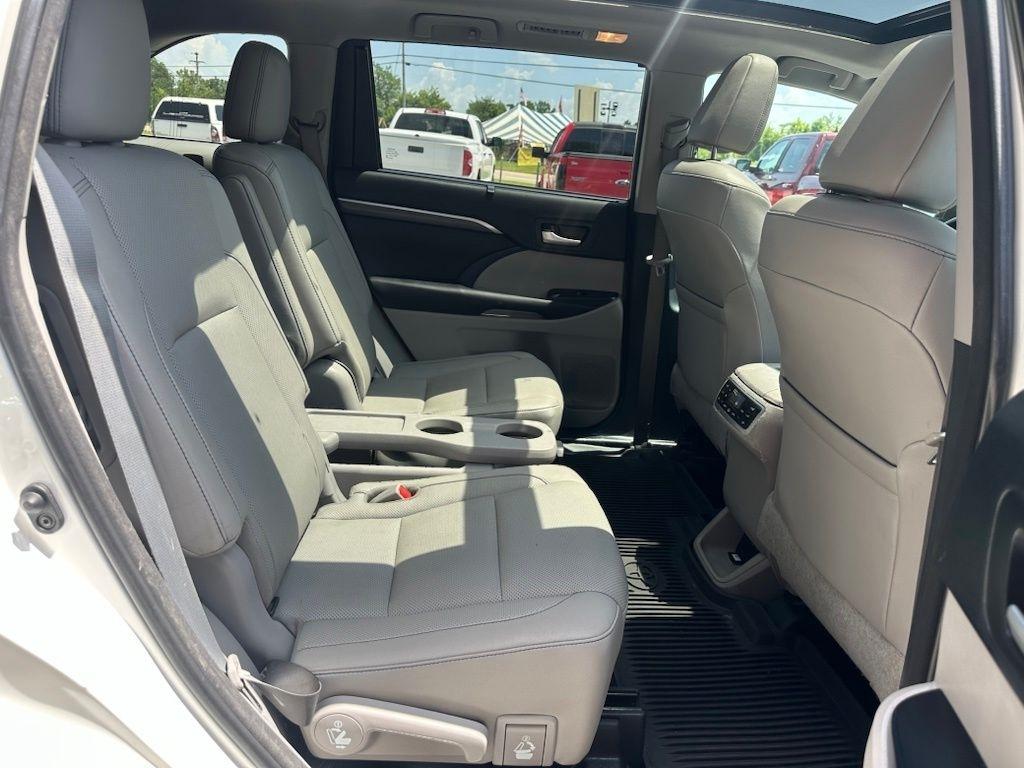 Toyota Highlander Limited V6 AWD (Natl) 2017