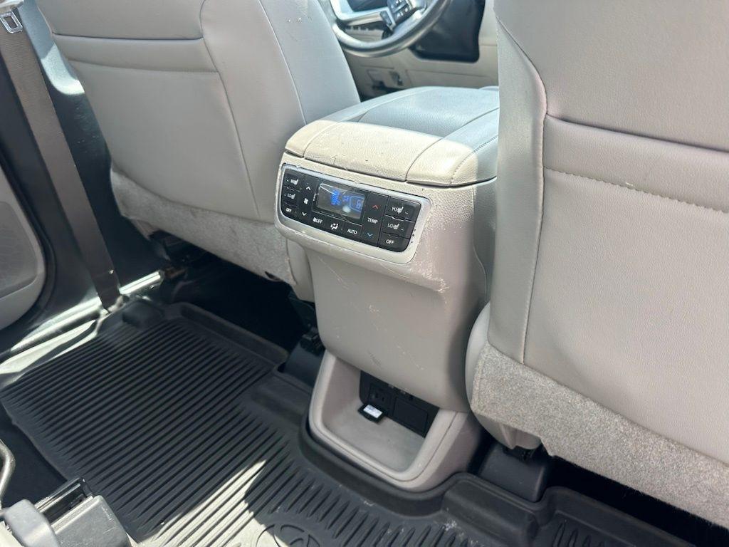 Toyota Highlander Limited V6 AWD (Natl) 2017