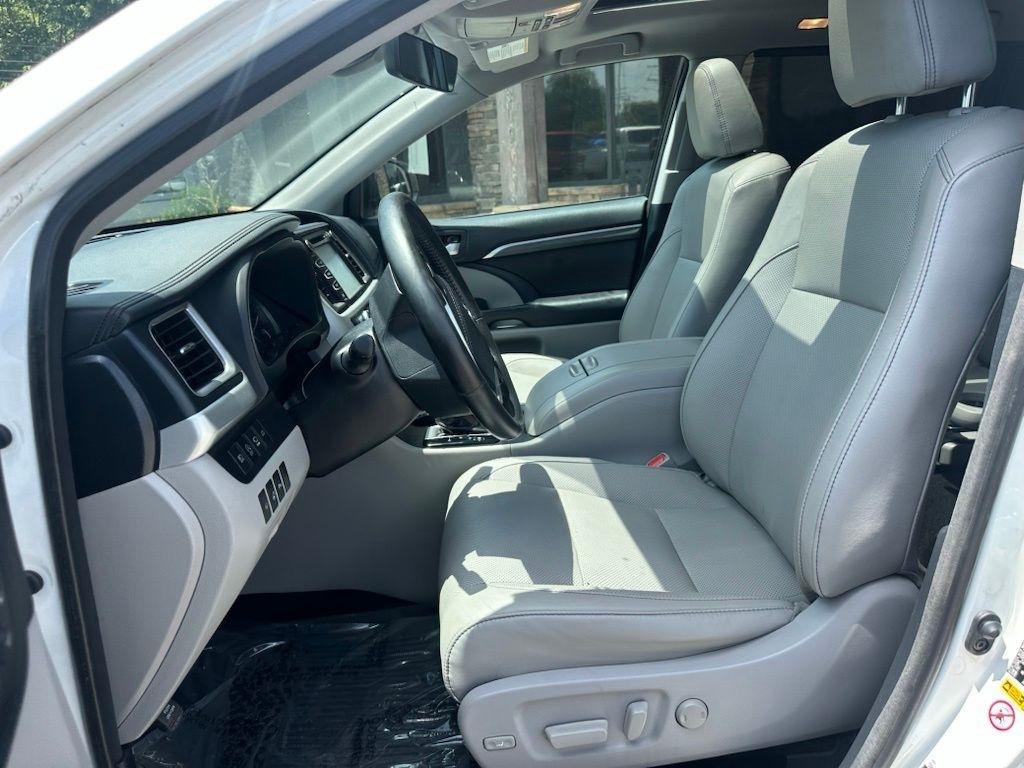 Toyota Highlander Limited V6 AWD (Natl) 2017