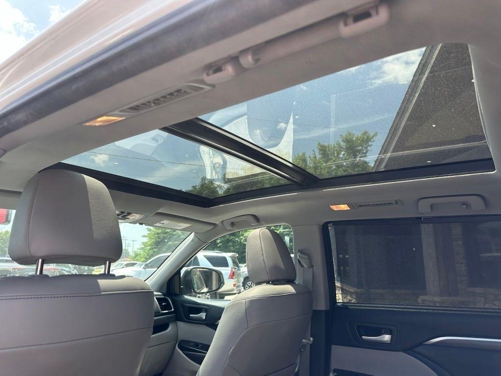 Toyota Highlander Limited V6 AWD (Natl) 2017