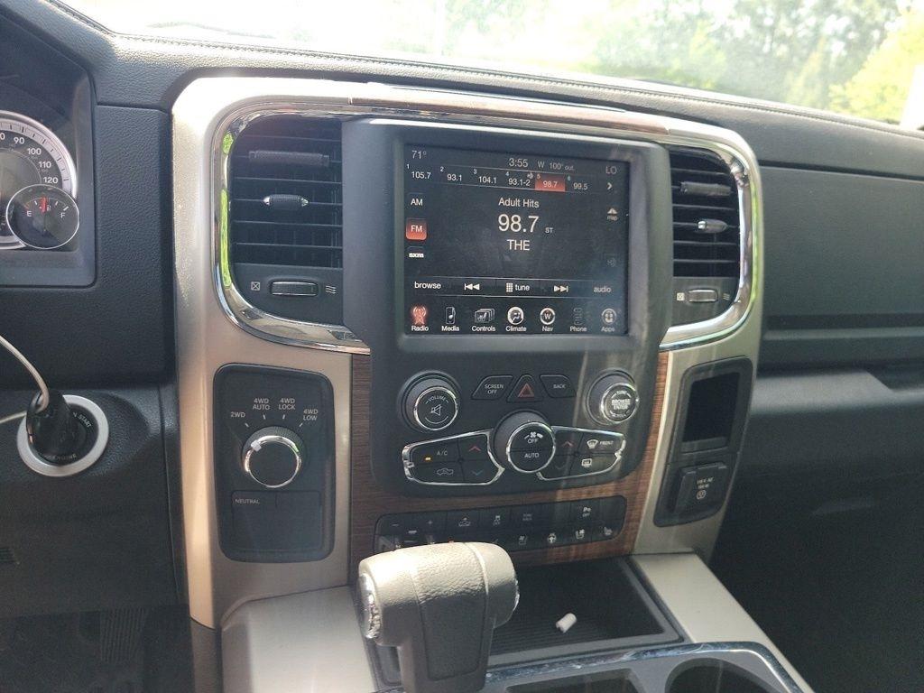 RAM 1500 4WD Crew Cab 140.5" Laramie 2013