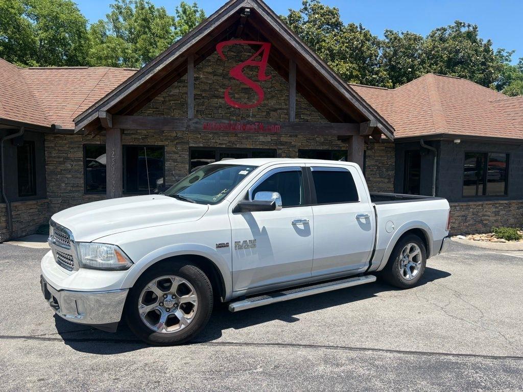 RAM 1500 4WD Crew Cab 140.5" Laramie 2013