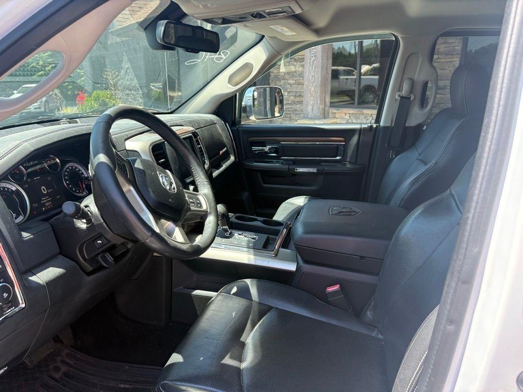 RAM 1500 4WD Crew Cab 140.5" Laramie 2013