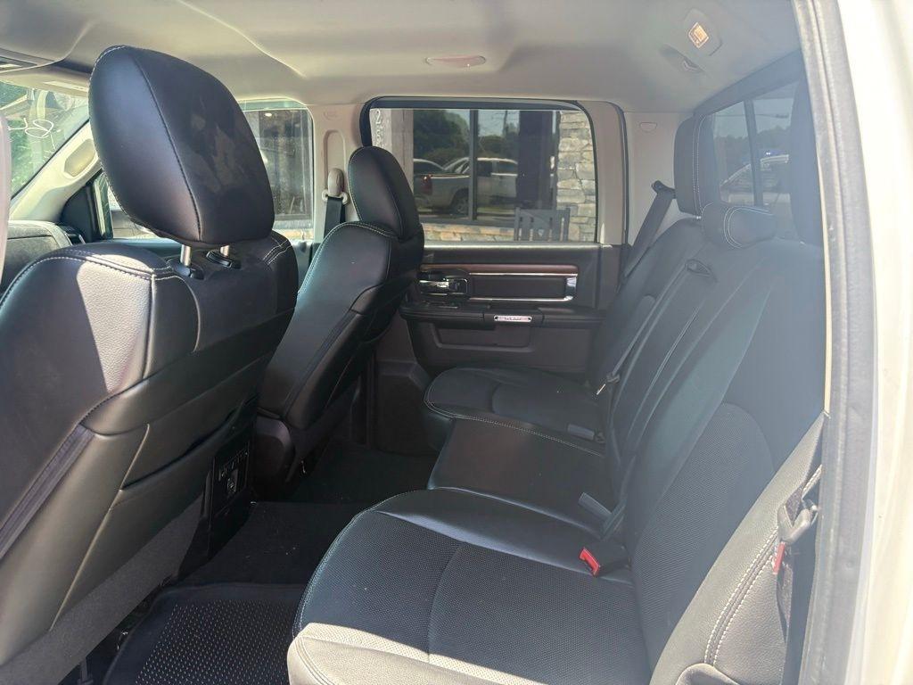 RAM 1500 4WD Crew Cab 140.5" Laramie 2013