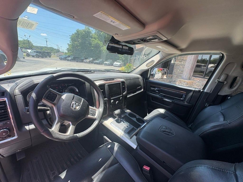 RAM 1500 4WD Crew Cab 140.5" Laramie 2013