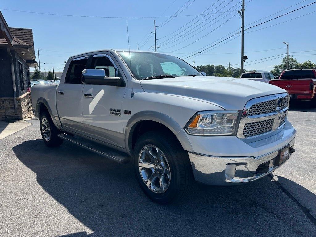 RAM 1500 4WD Crew Cab 140.5" Laramie 2013