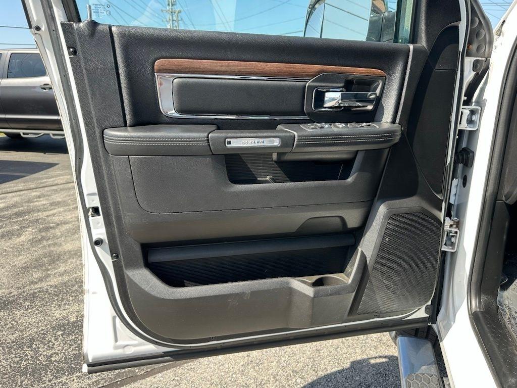 RAM 1500 4WD Crew Cab 140.5" Laramie 2013