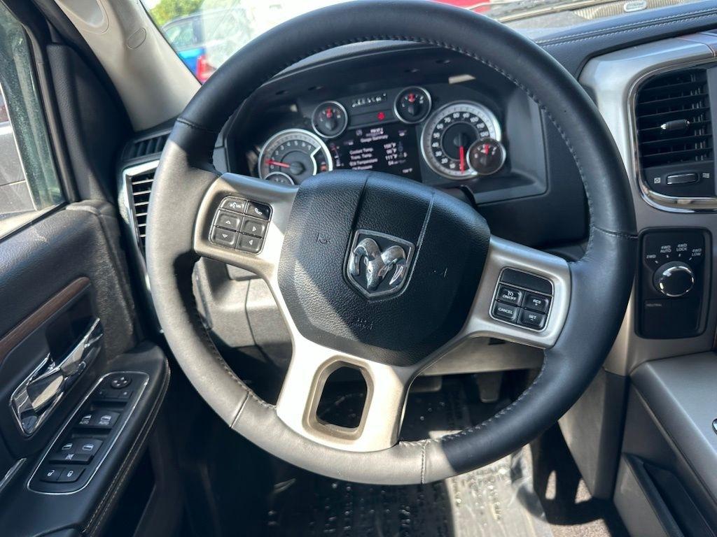 RAM 1500 4WD Crew Cab 140.5" Laramie 2013