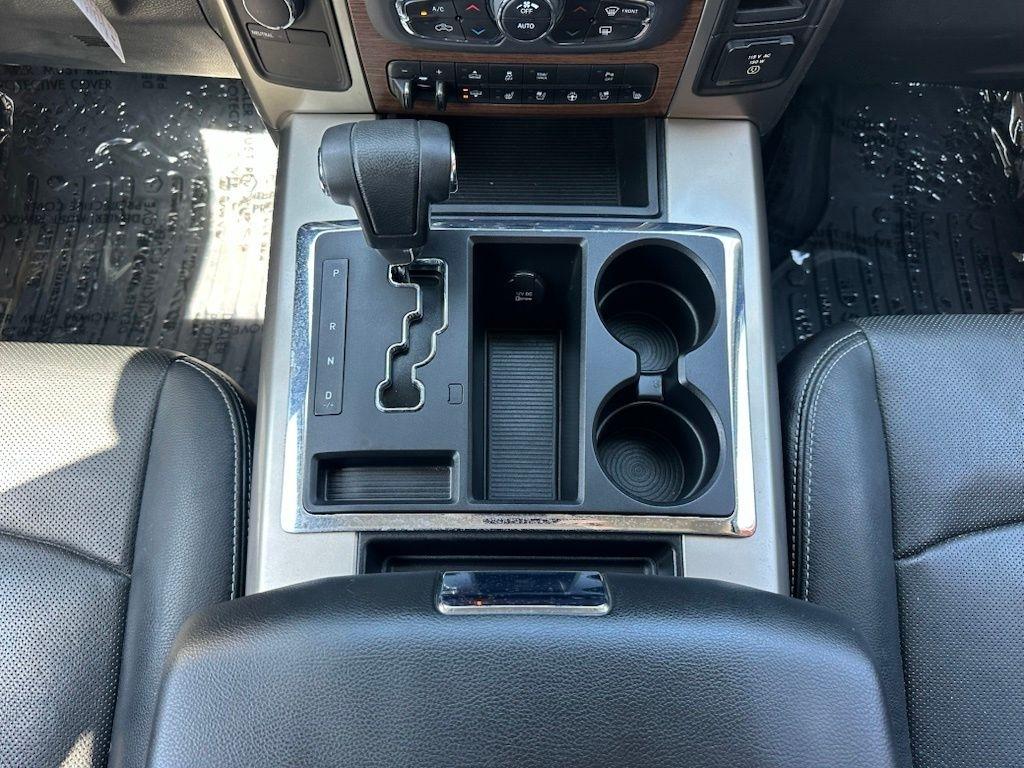 RAM 1500 4WD Crew Cab 140.5" Laramie 2013
