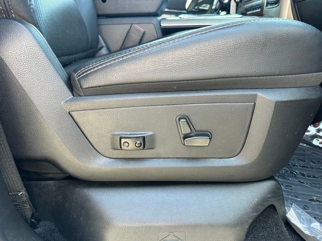 RAM 1500 4WD Crew Cab 140.5" Laramie 2013
