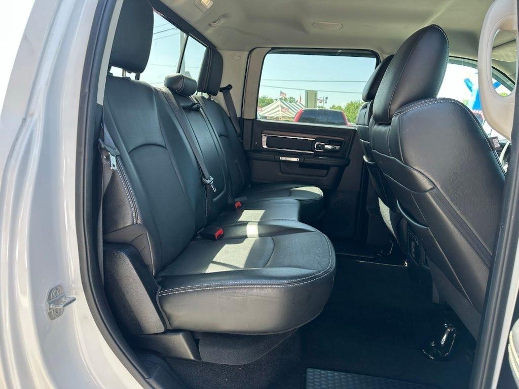 RAM 1500 4WD Crew Cab 140.5" Laramie 2013