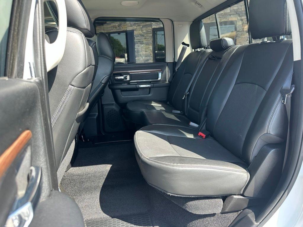 RAM 1500 4WD Crew Cab 140.5" Laramie 2013