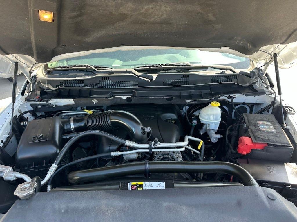 RAM 1500 4WD Crew Cab 140.5" Laramie 2013