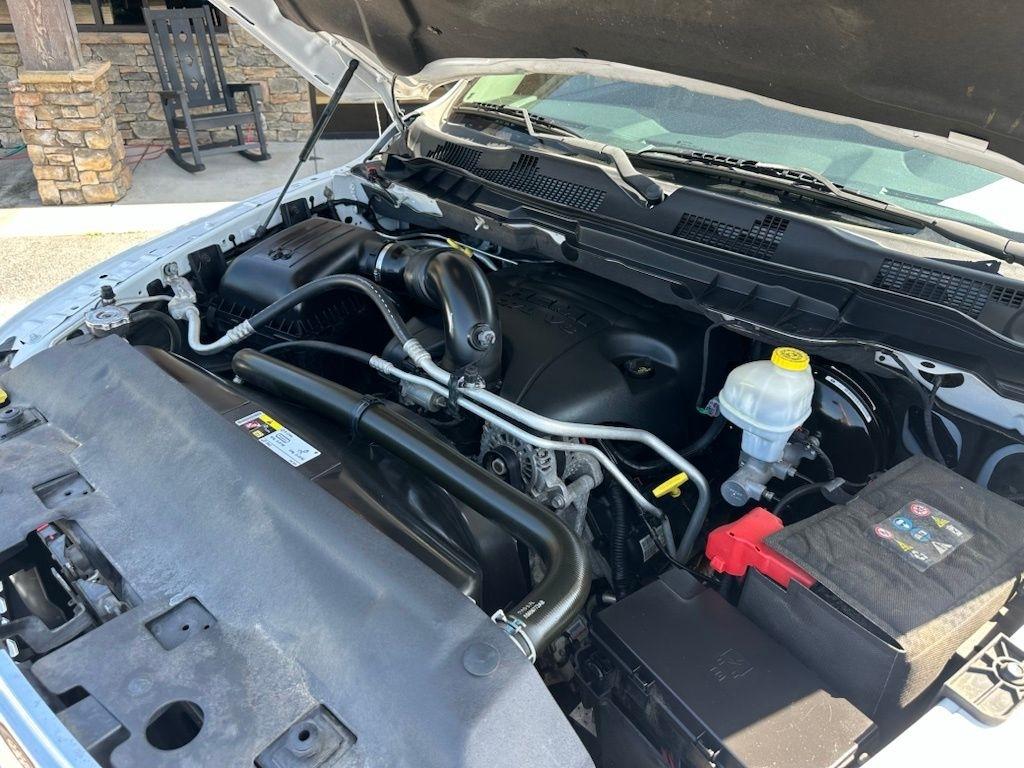 RAM 1500 4WD Crew Cab 140.5" Laramie 2013