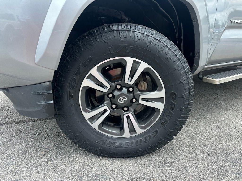 Toyota Tacoma 2WD Double Cab V6 AT TRD Sport (Natl) 2016