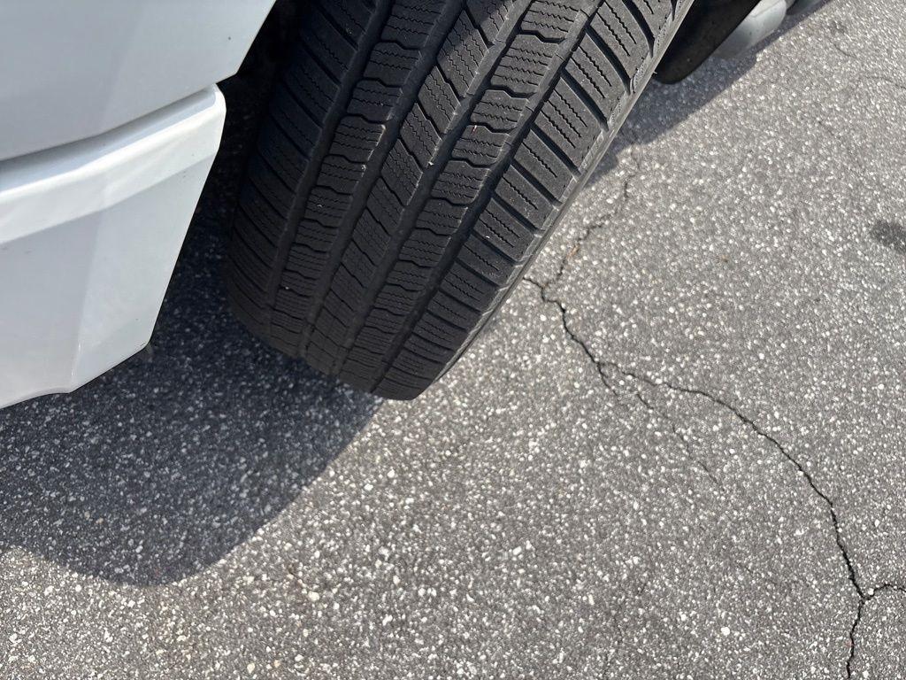 Toyota Tundra 4WD Truck CrewMax 5.7L V8 6-Spd AT Platinum (Natl) 2015