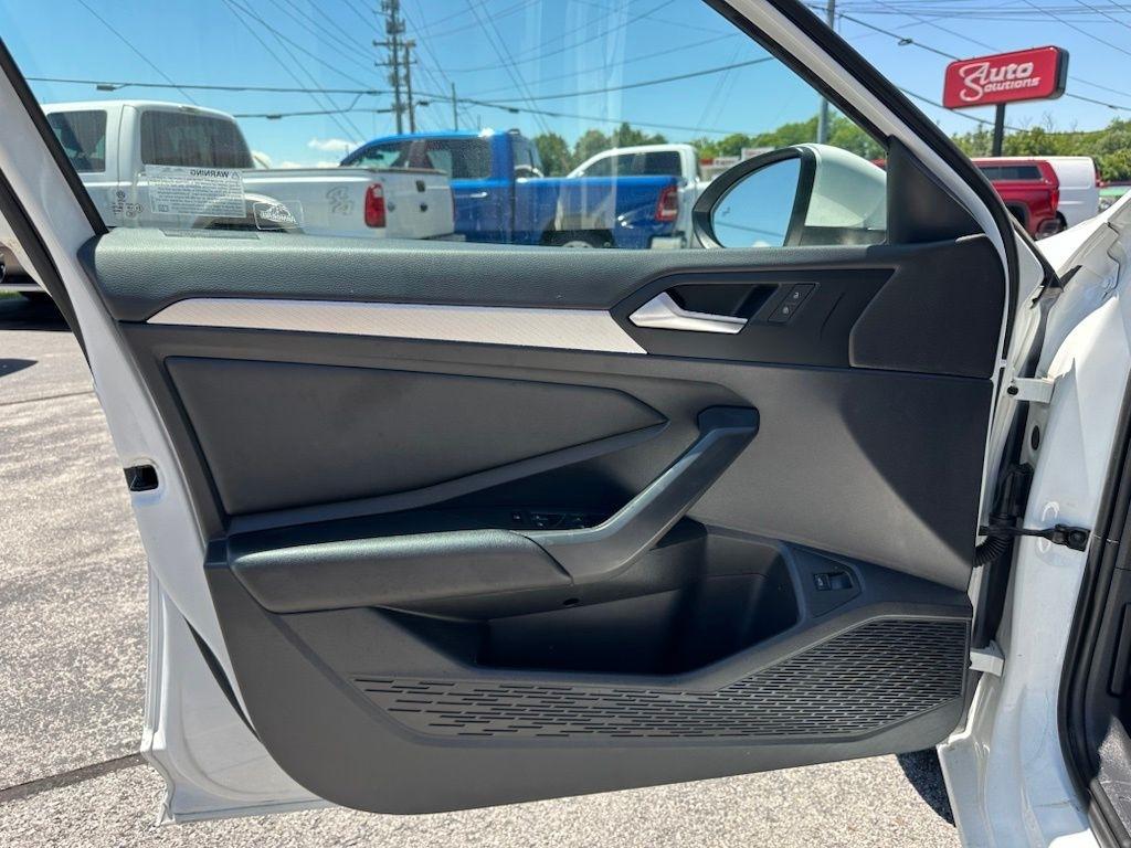 Volkswagen Jetta R-Line Auto w/SULEV 2020
