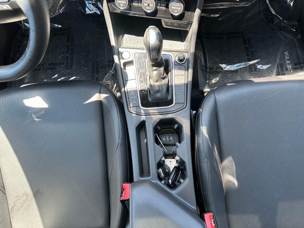 Volkswagen Jetta R-Line Auto w/SULEV 2020