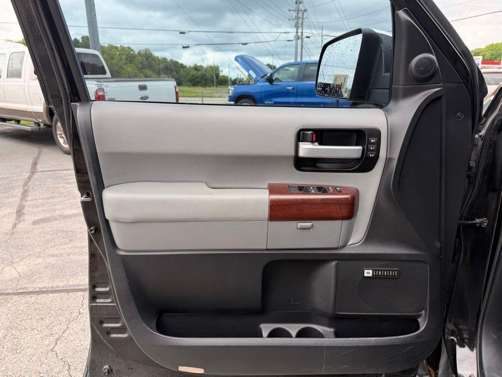 Toyota Sequoia 4WD 5.7L Platinum (Natl) 2013
