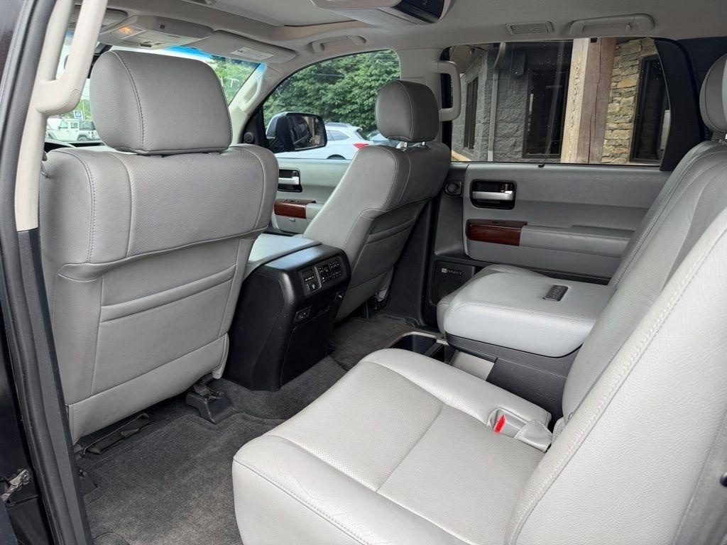 Toyota Sequoia 4WD 5.7L Platinum (Natl) 2013