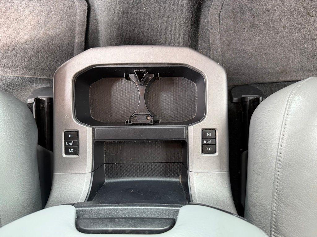 Toyota Sequoia 4WD 5.7L Platinum (Natl) 2013