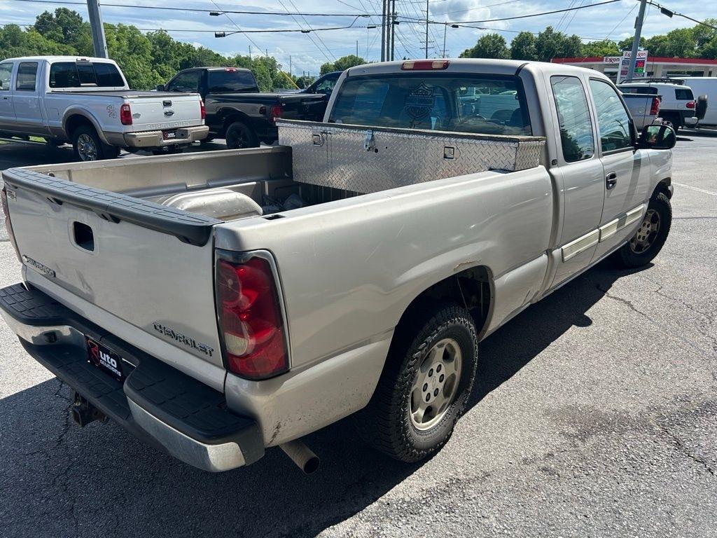 Chevrolet Silverado 1500 Ext Cab 143.5" WB LS 2004