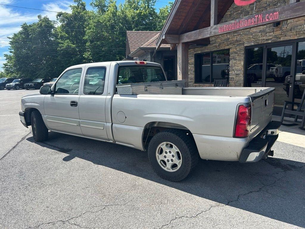 Chevrolet Silverado 1500 Ext Cab 143.5" WB LS 2004
