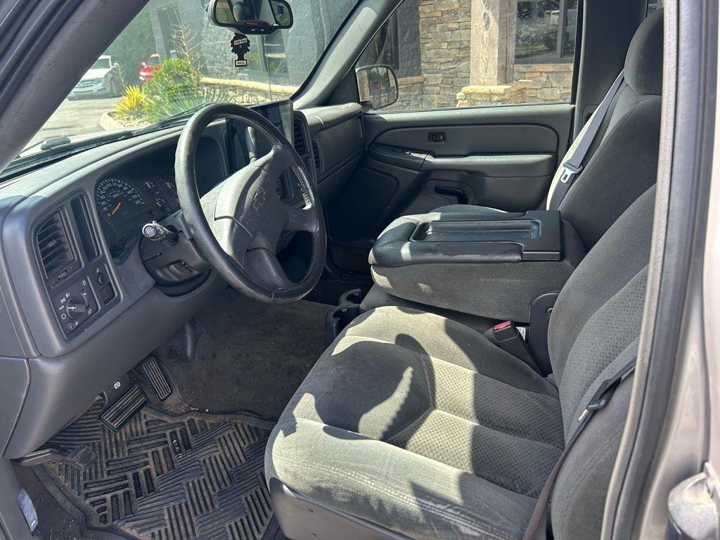 Chevrolet Silverado 1500 Ext Cab 143.5" WB LS 2004