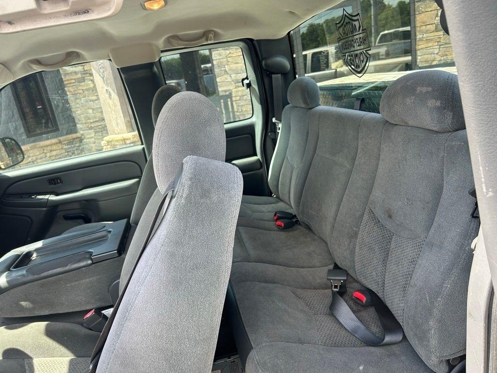Chevrolet Silverado 1500 Ext Cab 143.5" WB LS 2004
