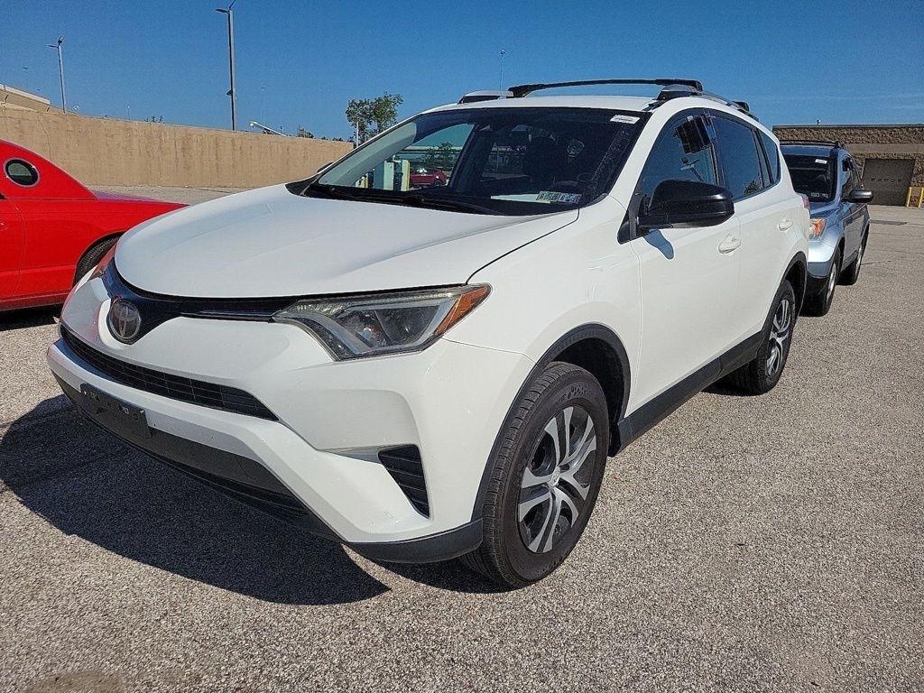 Toyota RAV4 LE FWD (Natl) 2018
