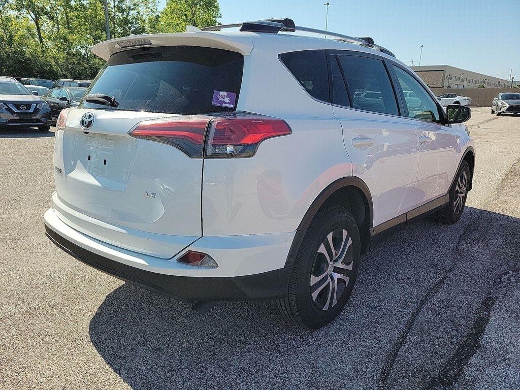 Toyota RAV4 LE FWD (Natl) 2018